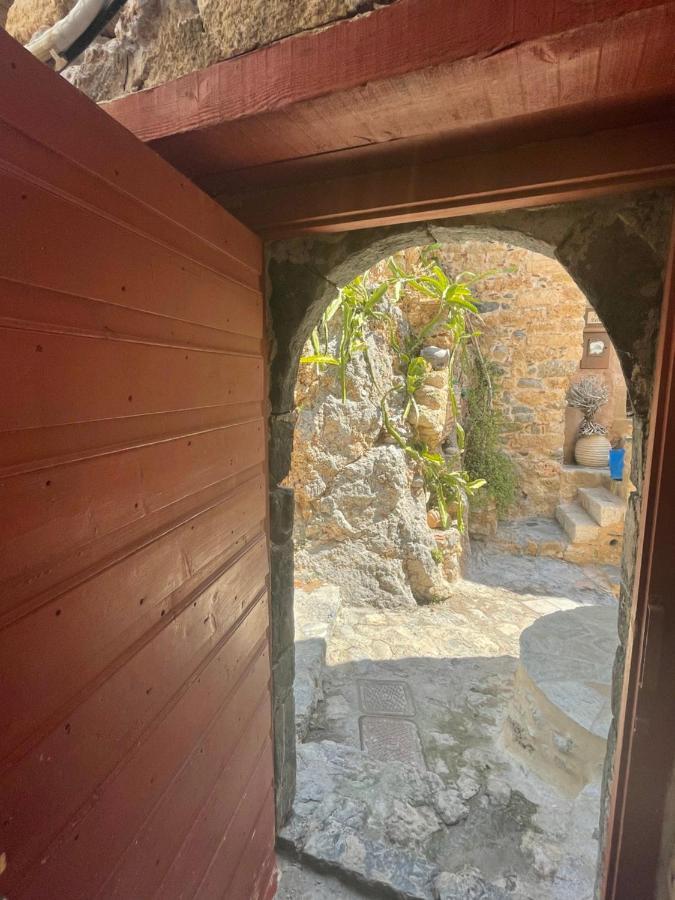 Vecchia Casa Villa โมเน็มวาซี ภายนอก รูปภาพ